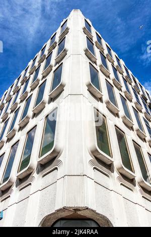 looking up corner brutalist office building Norwich house liverpool merseyside  1973 from pre cast concrete panels & copper glass Edmund Kirby & Sons Stock Photo