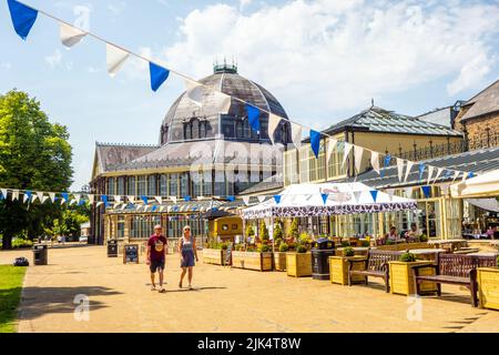 People enjoying the summer sunshine of 2022 in the pavilion gardens in the Derbyshire town of Buxton in the Peak District Stock Photo