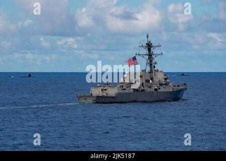 PACIFIC OCEAN (July 28, 2022) U.S. Navy Los Angeles-class fast-attack submarine USS Topeka (SSN 754), left, U.S. Navy Arleigh Burke-class guided-missile destroyer USS Spruance (DDG 111), center, and Republic of Korea Navy Sohn Won-yil-class submarine ROKS Shin Dol-seok (SS 082), sail in formation during Rim of the Pacific (RIMPAC) 2022, July 28. Twenty-six nations, 38 ships, three submarines, more than 170 aircraft and 25,000 personnel are participating in RIMPAC from June 29 to Aug. 4 in and around the Hawaiian Islands and Southern California. The world's largest international maritime exerci Stock Photo