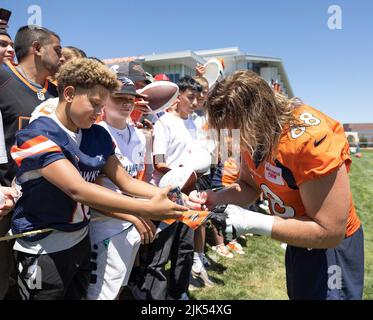 Englewood, Colorado, USA. 30th July, 2022. Denver Broncos G ZACH JOHNSON signs autographs for fans after Training Camp practice Saturday afternoon. (Credit Image: © Hector Acevedo/ZUMA Press Wire) Stock Photo