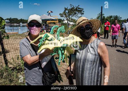 Queens, New York, USA. 30th July, 2022. After a 2 year hiatus the Hong Kong Dragon Festival in NY (HKDBF NY) commenced at the Meadow Lake in Flushing Meadows Corona Park, Queens. The two day event celebrates the 30th anniversary of the event as well as The Year of the Tiger. (Credit Image: © Bianca Otero/ZUMA Press Wire) Stock Photo