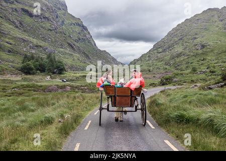 Gap of Dunloe, Killarney, Ireland. 30th July, 2022. Tourists on a jaunting car meander through the country road that leads to the Gap of Dunloe, Killarney, Co. Kerry, Ireland.  - Credit; David Creedon / Alamy Live News Stock Photo