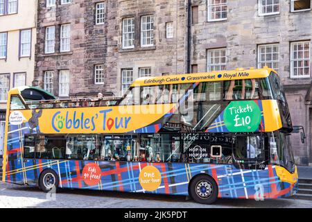 Cobbles sightseeing bus in Edinburgh city centre, on a sunny summers day,Scotland,UK,july 2022 Stock Photo