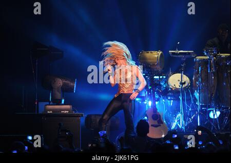 Sunrise, United States Of America. 25th Sep, 2010. SUNRISE, FL - SEPTEMBER 25: Latin Singer Shakira (AKA Shakira Isabel Mebarak Ripolli- Born: 2-Feb-1977 Birthplace: Barranquilla, Colombia) performs at the BankAtlantic center. on September 24, 2010 in Sunrise Florida People: Shakira Credit: Storms Media Group/Alamy Live News Stock Photo