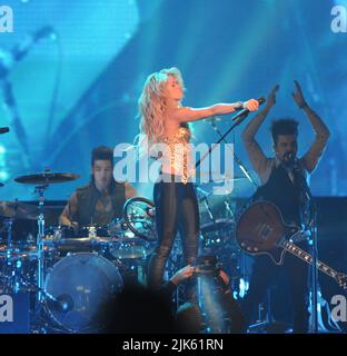 Sunrise, United States Of America. 25th Sep, 2010. SUNRISE, FL - SEPTEMBER 25: Latin Singer Shakira (AKA Shakira Isabel Mebarak Ripolli- Born: 2-Feb-1977 Birthplace: Barranquilla, Colombia) performs at the BankAtlantic center. on September 24, 2010 in Sunrise Florida People: Shakira Credit: Storms Media Group/Alamy Live News Stock Photo