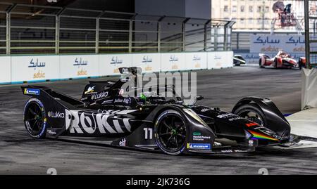 Lucas Di Grassi goes onto win as Jake Dennis come in 2nd place during the 2022 SABIC London E-Prix at the ExCel Circuit, London. Picture date: Sunday July 31, 2022. Stock Photo