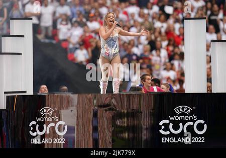 Becky Hill performs ahead of the UEFA Women's Euro 2022 final at Wembley Stadium, London. Picture date: Sunday July 31, 2022. Stock Photo