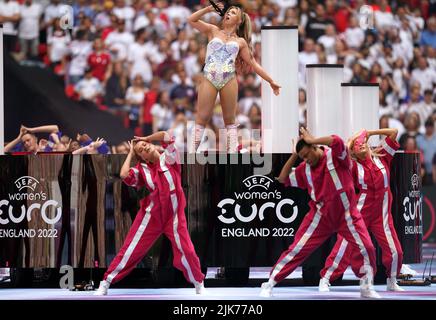 Becky Hill performs ahead of the UEFA Women's Euro 2022 final at Wembley Stadium, London. Picture date: Sunday July 31, 2022. Stock Photo