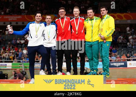 Australia’s Beau Wootton and Luke Zaccaria with their Bronze Medals (right), Scotland’s Neil Fachie and Stewart Lewis with their Silver Medals (left) and Wales’ James Ball and Matthew Rotherham with their Gold Medals after the Men’s Tandem B Sprint at Lee Valley VeloPark on day three of the 2022 Commonwealth Games in London. Picture date: Sunday July 31, 2022. Stock Photo