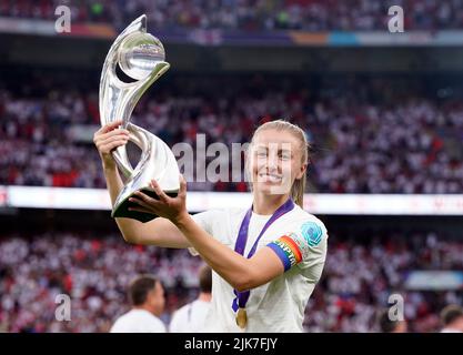 England's Leah Williamson lifts the UEFA Women's Euro 2022 trophy following victory over Germany in the UEFA Women's Euro 2022 final at Wembley Stadium, London. Picture date: Sunday July 31, 2022. Stock Photo