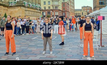 Glasgow, Scotland, UK  July 31st  2022. UK  Weather:   Last day of the merchant city festival saw a wet start but bright sunshine to finish as the acts continued to perform for tourists and locals.  Young dancers from the national youth dance company of Scotland. Credit Gerard Ferry/Alamy Live News Stock Photo