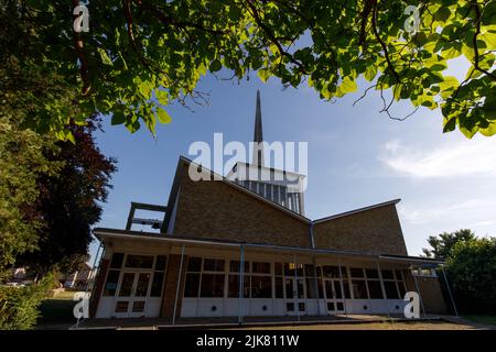 Christ Church, Staines Upon Thames. A modernist English Anglican church designed by Harry Norman Haines and built in 1963 Stock Photo