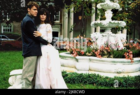 Tate Donovan & Sandra Bullock Film: Love Potion No. 9 (1991) Characters: Paul Matthews & Diane Farrow  Director: Dale Launer 13 November 1992   **WARNING** This Photograph is for editorial use only and is the copyright of 20 CENTURY FOX and/or the Photographer assigned by the Film or Production Company and can only be reproduced by publications in conjunction with the promotion of the above Film. A Mandatory Credit To 20 CENTURY FOX is required. The Photographer should also be credited when known. No commercial use can be granted without written authority from the Film Company. Stock Photo