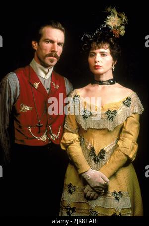 Dennis Quaid & Isabella Rossellini Film: Wyatt Earp (USA 1994) Characters: Doc Holliday, Big Nose Kate  Director: Lawrence Kasdan 24 June 1994   **WARNING** This Photograph is for editorial use only and is the copyright of WARNER BROS. and/or the Photographer assigned by the Film or Production Company and can only be reproduced by publications in conjunction with the promotion of the above Film. A Mandatory Credit To WARNER BROS. is required. The Photographer should also be credited when known. No commercial use can be granted without written authority from the Film Company. Stock Photo