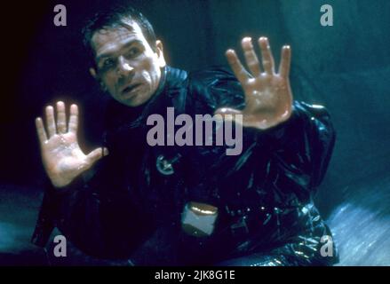 Tommy lee jones the fugitive hi-res stock photography and images