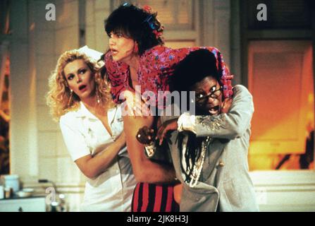 Sally Field, Cathy Moriarty & Whoopi Goldberg Film: Soapdish (USA 1991) Characters: Celeste Talbert,Montana Moorehead & Rose Schwartz  Director: Michael Hoffman 31 May 1991   **WARNING** This Photograph is for editorial use only and is the copyright of PARAMOUNT PICTURES and/or the Photographer assigned by the Film or Production Company and can only be reproduced by publications in conjunction with the promotion of the above Film. A Mandatory Credit To PARAMOUNT PICTURES is required. The Photographer should also be credited when known. No commercial use can be granted without written authority Stock Photo