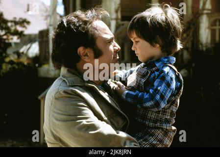 Danny Devito & Miko Hughes Film: Jack The Bear (1993) Characters: John Leary & Dylan Leary  Director: Marshall Herskovitz 02 April 1993   **WARNING** This Photograph is for editorial use only and is the copyright of 20TH CENTURY FOX / MELINDA SUE GORDON and/or the Photographer assigned by the Film or Production Company and can only be reproduced by publications in conjunction with the promotion of the above Film. A Mandatory Credit To 20TH CENTURY FOX / MELINDA SUE GORDON is required. No commercial use can be granted without written authority from the Film Company. Stock Photo