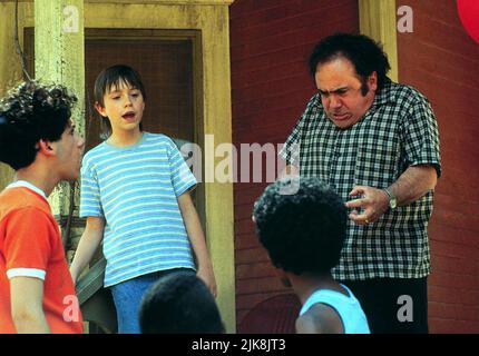 Danny Devito Film: Jack The Bear (1993) Characters: John Leary  Director: Marshall Herskovitz 02 April 1993   **WARNING** This Photograph is for editorial use only and is the copyright of 20TH CENTURY FOX / MELINDA SUE GORDON and/or the Photographer assigned by the Film or Production Company and can only be reproduced by publications in conjunction with the promotion of the above Film. A Mandatory Credit To 20TH CENTURY FOX / MELINDA SUE GORDON is required. No commercial use can be granted without written authority from the Film Company. Stock Photo