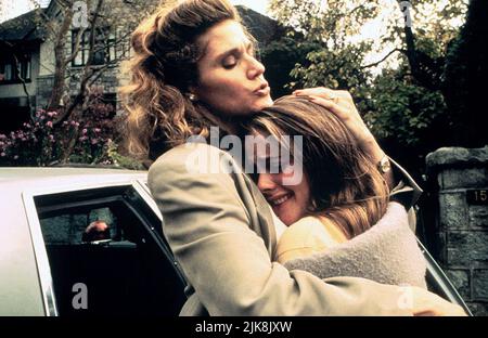 Gwynyth Walsh & Alicia Silverstone Film: The Crush (1993) Characters: Liv Forrester & Adrienne Forrester  Director: Alan Shapiro 02 April 1993   **WARNING** This Photograph is for editorial use only and is the copyright of MORGAN CREEK PRODUCTIONS and/or the Photographer assigned by the Film or Production Company and can only be reproduced by publications in conjunction with the promotion of the above Film. A Mandatory Credit To MORGAN CREEK PRODUCTIONS is required. The Photographer should also be credited when known. No commercial use can be granted without written authority from the Film Com Stock Photo