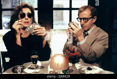 Anjelica Huston & Woody Allen Film: Manhattan Murder Mystery (USA 1993) Characters: Marcia Fox & Larry Lipton  Director: Woody Allen 18 August 1993   **WARNING** This Photograph is for editorial use only and is the copyright of TRISTAR PICTURES and/or the Photographer assigned by the Film or Production Company and can only be reproduced by publications in conjunction with the promotion of the above Film. A Mandatory Credit To TRISTAR PICTURES is required. The Photographer should also be credited when known. No commercial use can be granted without written authority from the Film Company. Stock Photo