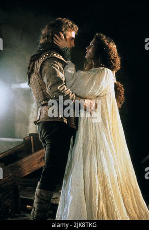 Kevin Costner & Mary Elizabeth Mastrantonio Film: Robin Hood: Prince Of Thieves (USA 1991) Characters: Robin Hood & Marian Dubois  Director: Kevin Reynolds 14 June 1991   **WARNING** This Photograph is for editorial use only and is the copyright of WARNER BROS. and/or the Photographer assigned by the Film or Production Company and can only be reproduced by publications in conjunction with the promotion of the above Film. A Mandatory Credit To WARNER BROS. is required. The Photographer should also be credited when known. No commercial use can be granted without written authority from the Film C Stock Photo