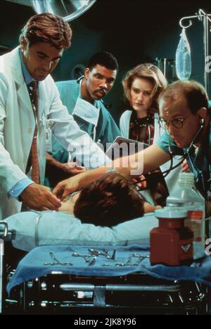 George Clooney, Eriq La Salle, Sherry Stringfield & Anthony Edwards Television: Er : Season 1; E.R. (TV-Serie) Characters: Dr. Doug Ross,Dr. Peter Benton,Dr. Susan Lewis & Dr. Mark Greene  Usa 1994-2000, / 1. Staffel, Season 1 19 September 1994   **WARNING** This Photograph is for editorial use only and is the copyright of WARNER BROS. TELEVISION and/or the Photographer assigned by the Film or Production Company and can only be reproduced by publications in conjunction with the promotion of the above Film. A Mandatory Credit To WARNER BROS. TELEVISION is required. The Photographer should also Stock Photo