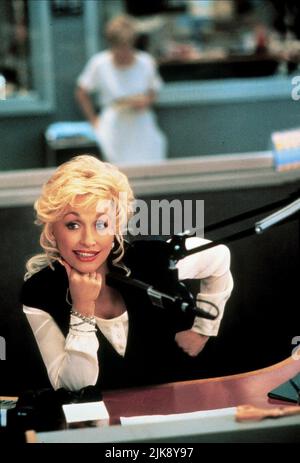 Dolly Parton Film: Straight Talk (USA 1992) Characters: Shirlee Kenyon  Director: Barnet Kellman 03 April 1992   **WARNING** This Photograph is for editorial use only and is the copyright of BUENA VISTA PICTURES and/or the Photographer assigned by the Film or Production Company and can only be reproduced by publications in conjunction with the promotion of the above Film. A Mandatory Credit To BUENA VISTA PICTURES is required. The Photographer should also be credited when known. No commercial use can be granted without written authority from the Film Company. Stock Photo