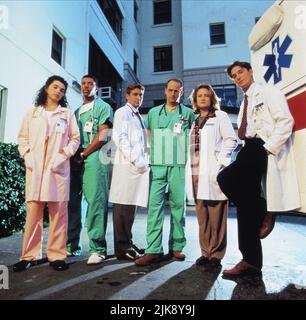 Julianna Margulies, Eriq La Salle, George Clooney, Anthony Edwards, Sherry Stringfield & Noah Wyle Television: Er : Season 1; E.R. (TV-Serie) Characters: Nurse Carol Hathaway,Dr. Peter Benton,Dr. Doug Ross,Dr. Mark Greene,Dr. Susan Lewis & Dr. John Carter  Usa 1994-2000, / 1. Staffel, Season 1 19 September 1994   **WARNING** This Photograph is for editorial use only and is the copyright of WARNER BROS. TELEVISION and/or the Photographer assigned by the Film or Production Company and can only be reproduced by publications in conjunction with the promotion of the above Film. A Mandatory Credit T Stock Photo