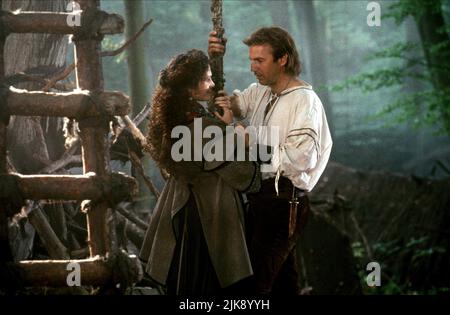 Mary Elizabeth Mastrantonio & Kevin Costner Film: Robin Hood: Prince Of Thieves (USA 1991) Characters: Marian Dubois, Robin Hood  Director: Kevin Reynolds 14 June 1991   **WARNING** This Photograph is for editorial use only and is the copyright of WARNER BROS. and/or the Photographer assigned by the Film or Production Company and can only be reproduced by publications in conjunction with the promotion of the above Film. A Mandatory Credit To WARNER BROS. is required. The Photographer should also be credited when known. No commercial use can be granted without written authority from the Film Co Stock Photo