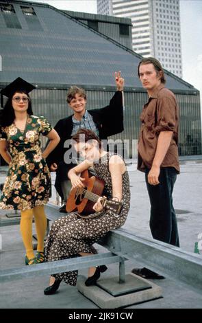 Janeane Garofalo, Steve Zahn, Winona Ryder & Ethan Hawke Film: Reality Bites (USA 1994) Characters: Vickie Miner, Sammy Gray, Lelaina Pierce, Troy Dyer  Director: Ben Stiller 18 February 1994   **WARNING** This Photograph is for editorial use only and is the copyright of UNIVERSAL PICTURES and/or the Photographer assigned by the Film or Production Company and can only be reproduced by publications in conjunction with the promotion of the above Film. A Mandatory Credit To UNIVERSAL PICTURES is required. The Photographer should also be credited when known. No commercial use can be granted withou Stock Photo