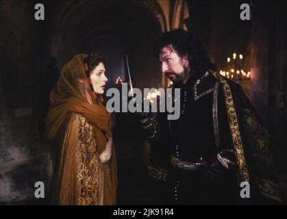 Mary Elizabeth Mastrantonio & Alan Rickman Film: Robin Hood: Prince Of Thieves (USA 1991) Characters: Marian Dubois, Sheriff of Nottingham  Director: Kevin Reynolds 14 June 1991   **WARNING** This Photograph is for editorial use only and is the copyright of WARNER BROS. and/or the Photographer assigned by the Film or Production Company and can only be reproduced by publications in conjunction with the promotion of the above Film. A Mandatory Credit To WARNER BROS. is required. The Photographer should also be credited when known. No commercial use can be granted without written authority from t Stock Photo