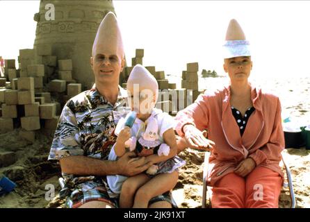Dan Aykroyd, Jane Curtin Film: Coneheads (1991) Characters: Beldar Conehead, Prymatt Conehead  Director: Steve Barron 23 July 1993   **WARNING** This Photograph is for editorial use only and is the copyright of PARAMOUNT PICTURES and/or the Photographer assigned by the Film or Production Company and can only be reproduced by publications in conjunction with the promotion of the above Film. A Mandatory Credit To PARAMOUNT PICTURES is required. The Photographer should also be credited when known. No commercial use can be granted without written authority from the Film Company. Stock Photo