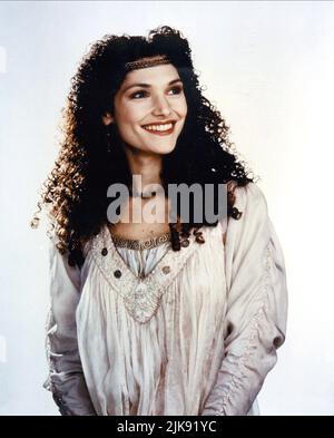 Mary Elizabeth Mastrantonio Film: Robin Hood: Prince Of Thieves (USA 1991) Characters: Marian Dubois  Director: Kevin Reynolds 14 June 1991   **WARNING** This Photograph is for editorial use only and is the copyright of WARNER BROS. and/or the Photographer assigned by the Film or Production Company and can only be reproduced by publications in conjunction with the promotion of the above Film. A Mandatory Credit To WARNER BROS. is required. The Photographer should also be credited when known. No commercial use can be granted without written authority from the Film Company. Stock Photo