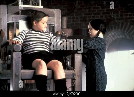 Christina Ricci, Jimmy Workman Film: The Addams Family (1994) Characters: Wednesday Addams,Pugsley Addams  Director: Barry Sonnenfeld 22 November 1991   **WARNING** This Photograph is for editorial use only and is the copyright of PARAMOUNT and/or the Photographer assigned by the Film or Production Company and can only be reproduced by publications in conjunction with the promotion of the above Film. A Mandatory Credit To PARAMOUNT is required. The Photographer should also be credited when known. No commercial use can be granted without written authority from the Film Company. Stock Photo