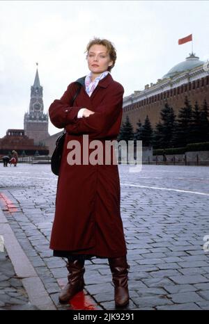 Michelle Pfeiffer Film: The Russia House (USA 1990) Characters: Katya Orlova  / Location: Red Square, Kremlin, Moscow, Russia  Director: Fred Schepisi 21 December 1990   **WARNING** This Photograph is for editorial use only and is the copyright of MGM and/or the Photographer assigned by the Film or Production Company and can only be reproduced by publications in conjunction with the promotion of the above Film. A Mandatory Credit To MGM is required. The Photographer should also be credited when known. No commercial use can be granted without written authority from the Film Company. Stock Photo