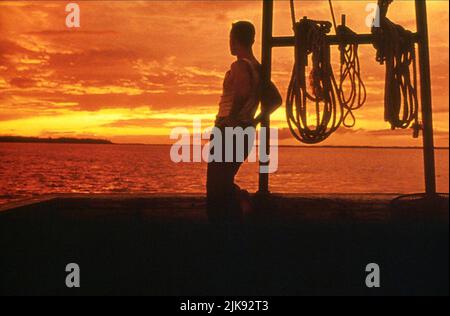Tom Hanks  Film Forrest Gump (USA 1994) Characters: Forrest Gump  Director: Robert Zemeckis 23 June 1994   **WARNING** This Photograph is for editorial use only and is the copyright of PARAMOUNT and/or the Photographer assigned by the  Film or Production Company and can only be reproduced by publications in conjunction with the promotion of the above  Film. A Mandatory Credit To PARAMOUNT is required. The Photographer should also be credited when known. No commercial use can be granted without written authority from the  Film Company. Stock Photo