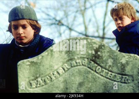 Elijah Wood & Macaulay Culkin Film: The Good Son (USA 1993) Characters: Mark Evans, Henry Evans  Director: Joseph Ruben 24 September 1993   **WARNING** This Photograph is for editorial use only and is the copyright of 20TH CENTURY FOX and/or the Photographer assigned by the Film or Production Company and can only be reproduced by publications in conjunction with the promotion of the above Film. A Mandatory Credit To 20TH CENTURY FOX is required. The Photographer should also be credited when known. No commercial use can be granted without written authority from the Film Company. Stock Photo