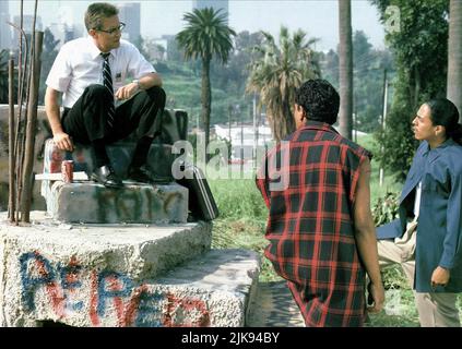 Scene With Michael Douglas Film: Falling Down (USA/UK/FR 1993) Characters: WITH William 'D-Fens' Foster  Director: Joel Schumacher 26 February 1993   **WARNING** This Photograph is for editorial use only and is the copyright of WARNER BROS. and/or the Photographer assigned by the Film or Production Company and can only be reproduced by publications in conjunction with the promotion of the above Film. A Mandatory Credit To WARNER BROS. is required. The Photographer should also be credited when known. No commercial use can be granted without written authority from the Film Company. Stock Photo