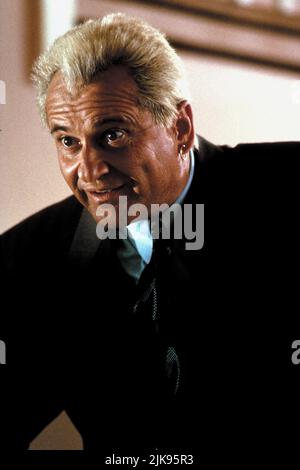 Joe Pesci Film: Lethal Weapon 3 (USA 1992) Characters: Leo Getz  / Titel Auch: 'Lethal Weapon 3: Die Profis Sind Zurück' Director: Richard Donner 11 May 1992   **WARNING** This Photograph is for editorial use only and is the copyright of WARNER BROS. and/or the Photographer assigned by the Film or Production Company and can only be reproduced by publications in conjunction with the promotion of the above Film. A Mandatory Credit To WARNER BROS. is required. The Photographer should also be credited when known. No commercial use can be granted without written authority from the Film Company. Stock Photo