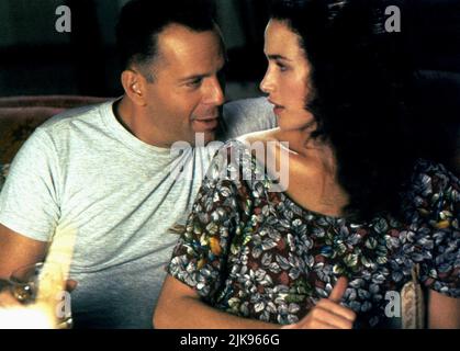 Bruce Willis & Andie Macdowell Film: Hudson Hawk (USA 1991) Characters: Hudson Hawk & Anna Baragli  Director: Michael Lehmann 24 May 1991   **WARNING** This Photograph is for editorial use only and is the copyright of COLUMBIA TRISTAR and/or the Photographer assigned by the Film or Production Company and can only be reproduced by publications in conjunction with the promotion of the above Film. A Mandatory Credit To COLUMBIA TRISTAR is required. The Photographer should also be credited when known. No commercial use can be granted without written authority from the Film Company. Stock Photo