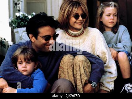 Andy Garcia & Meg Ryan Film: When A Man Loves A Woman (1992) Characters: Michael Green & Alice Green  Director: Luis Mandoki 29 April 1994   **WARNING** This Photograph is for editorial use only and is the copyright of TOUCHSTONE and/or the Photographer assigned by the Film or Production Company and can only be reproduced by publications in conjunction with the promotion of the above Film. A Mandatory Credit To TOUCHSTONE is required. The Photographer should also be credited when known. No commercial use can be granted without written authority from the Film Company. Stock Photo