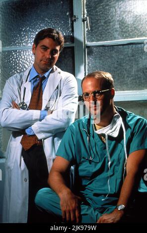 George Clooney & Anthony Edwards Television: Er : Season 1; E.R. (TV-Serie) Characters: Dr. Doug Ross, Dr. Mark Greene  Usa 1994-2000, / 1. Staffel, Season 1 19 September 1994   **WARNING** This Photograph is for editorial use only and is the copyright of WARNER BROS. TELEVISION and/or the Photographer assigned by the Film or Production Company and can only be reproduced by publications in conjunction with the promotion of the above Film. A Mandatory Credit To WARNER BROS. TELEVISION is required. The Photographer should also be credited when known. No commercial use can be granted without writ Stock Photo