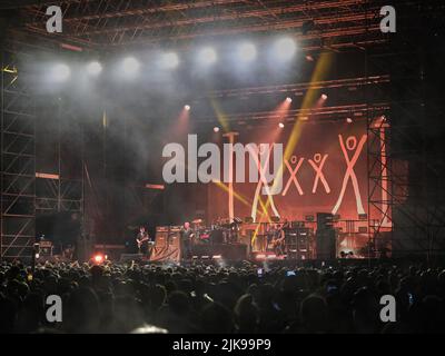 Villafranca Di Verona, Italy. 29th July, 2022. Pubblico during LITFIBA - L'ULTIMO GIRONE TOUR 2022, Italian singer Music Concert in Villafranca di Verona, Italy, July 29 2022 Credit: Independent Photo Agency/Alamy Live News Stock Photo