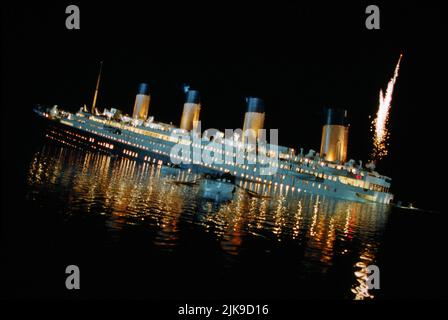 LIFEBOATS FLEE SINKING SHIP, TITANIC, 1997 Stock Photo - Alamy