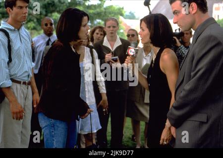 Jerry O'Connell, Neve Campbell, Courteney Cox & Liev Schreiber Film: Scream 2 (USA 1997) Characters: Derek Feldman, Sidney Prescott, Gale Weathers, Cotton Weary  Director: Wes Craven 10 December 1997   **WARNING** This Photograph is for editorial use only and is the copyright of DIMENSION FILMS and/or the Photographer assigned by the Film or Production Company and can only be reproduced by publications in conjunction with the promotion of the above Film. A Mandatory Credit To DIMENSION FILMS is required. The Photographer should also be credited when known. No commercial use can be granted with Stock Photo