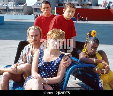 Ben Daniels, Scott Neal, Linda Henry, Glen Berry & Tameka Empson Film: Beautiful Thing (1996) Characters: Tony, Ste Pearce, Sandra Gangel, Jamie Gangel, Leah Russell  Director: Hettie Macdonald 28 March 1996   **WARNING** This Photograph is for editorial use only and is the copyright of CHANNEL FOUR FILMS and/or the Photographer assigned by the Film or Production Company and can only be reproduced by publications in conjunction with the promotion of the above Film. A Mandatory Credit To CHANNEL FOUR FILMS is required. The Photographer should also be credited when known. No commercial use can b Stock Photo