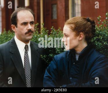 Lorcan Cranitch & Geraldine Somerville Film: Cracker (TV-Serie)   Uk 1993-1996, / 3. Staffel, Season 3 / Episodes: 'Brotherly Love' (Part 1-3) Director: Roy Battersby 22 October 1995   **WARNING** This Photograph is for editorial use only and is the copyright of GRANADA and/or the Photographer assigned by the Film or Production Company and can only be reproduced by publications in conjunction with the promotion of the above Film. A Mandatory Credit To GRANADA is required. The Photographer should also be credited when known. No commercial use can be granted without written authority from the Fi Stock Photo
