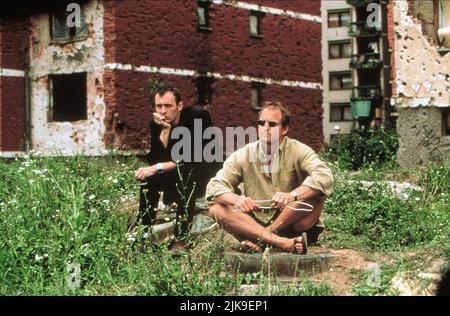 Stephen Dillane & Woody Harrelson Film: Welcome To Sarajevo (1997) Characters: Michael Henderson & Flynn  Director: Michael Winterbottom 09 May 1997   **WARNING** This Photograph is for editorial use only and is the copyright of CHANNEL FOUR FILMS and/or the Photographer assigned by the Film or Production Company and can only be reproduced by publications in conjunction with the promotion of the above Film. A Mandatory Credit To CHANNEL FOUR FILMS is required. The Photographer should also be credited when known. No commercial use can be granted without written authority from the Film Company. Stock Photo