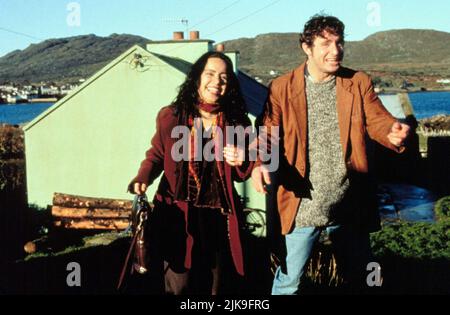 Janeane Garofalo, David O'Hara Film: The Matchmaker (1997) Characters: Marcy Tizard,Sean Kelly  Director: Mark Joffe 03 October 1997   **WARNING** This Photograph is for editorial use only and is the copyright of POLYGRAM and/or the Photographer assigned by the Film or Production Company and can only be reproduced by publications in conjunction with the promotion of the above Film. A Mandatory Credit To POLYGRAM is required. The Photographer should also be credited when known. No commercial use can be granted without written authority from the Film Company. Stock Photo