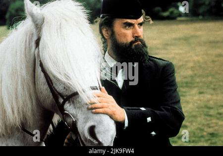 Billy Connolly & Horse Film: Mrs. Brown (UK/IRL/USA 1997) Characters: John Brown &  Director: John Madden 18 July 1997   **WARNING** This Photograph is for editorial use only and is the copyright of BBC SCOTLAND and/or the Photographer assigned by the Film or Production Company and can only be reproduced by publications in conjunction with the promotion of the above Film. A Mandatory Credit To BBC SCOTLAND is required. The Photographer should also be credited when known. No commercial use can be granted without written authority from the Film Company. Stock Photo